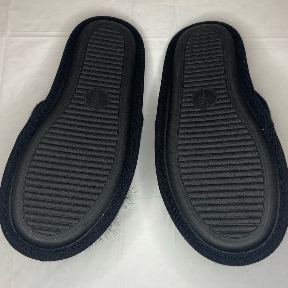 Victoria's Secret Sleep Pom-Pom Pretty Slippers Black Small (5/6) NWOT - Picture 5 of 10
